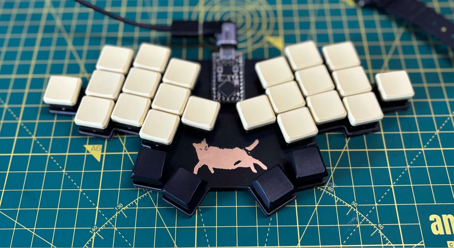 Smallcat unibody keyboard with single RP2040 Pro Micro controller